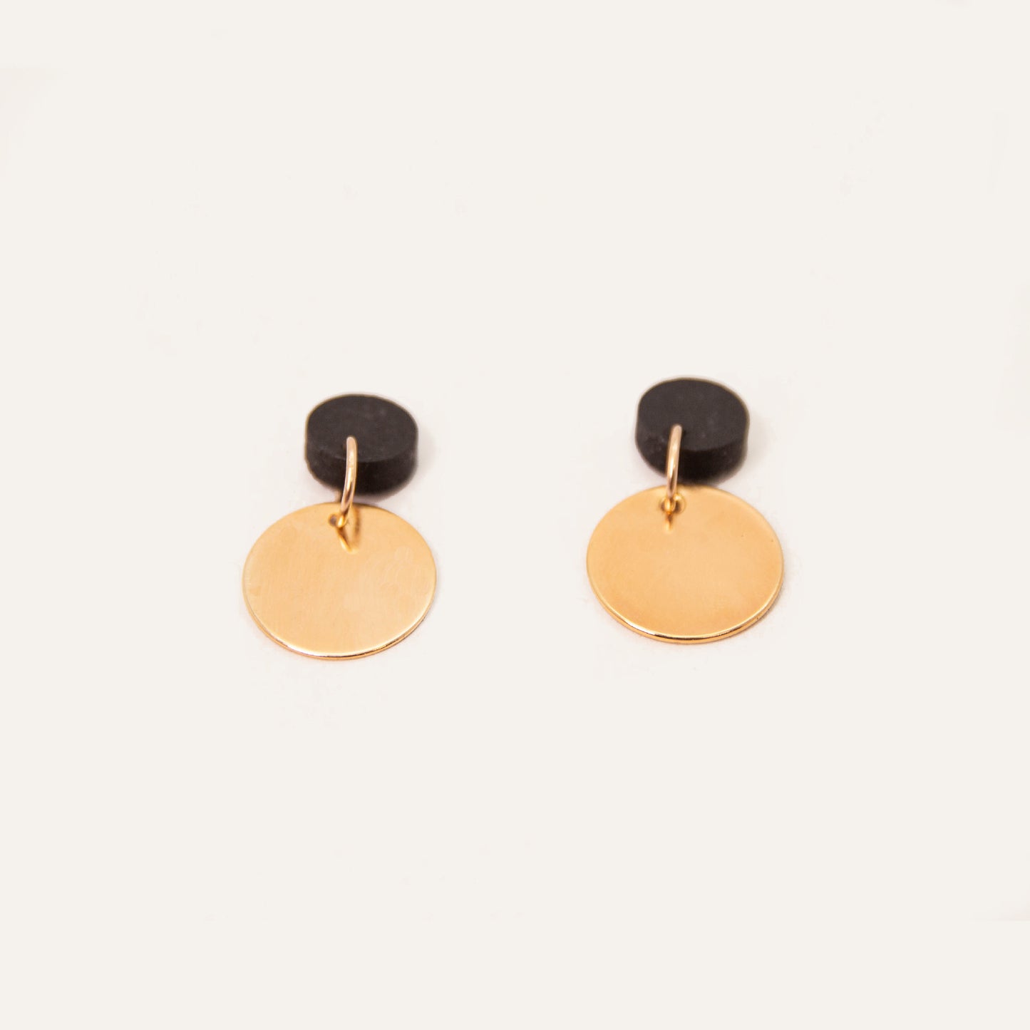 Dangling Circle Concrete Earrings - Black