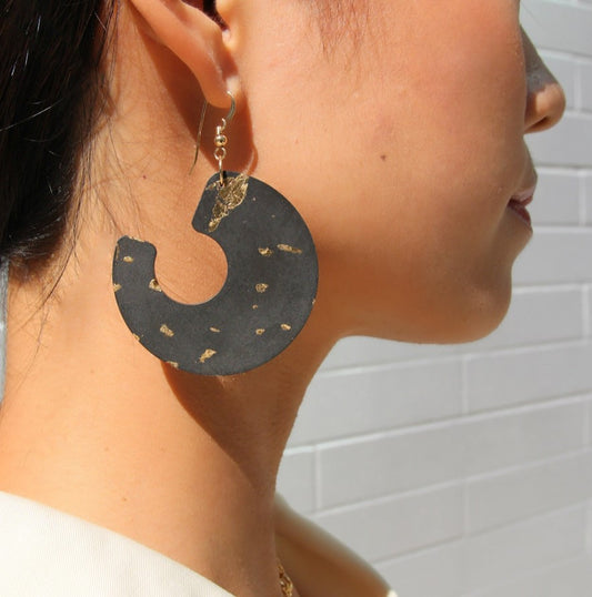 Dangling Swirl Concrete Earrings - Black