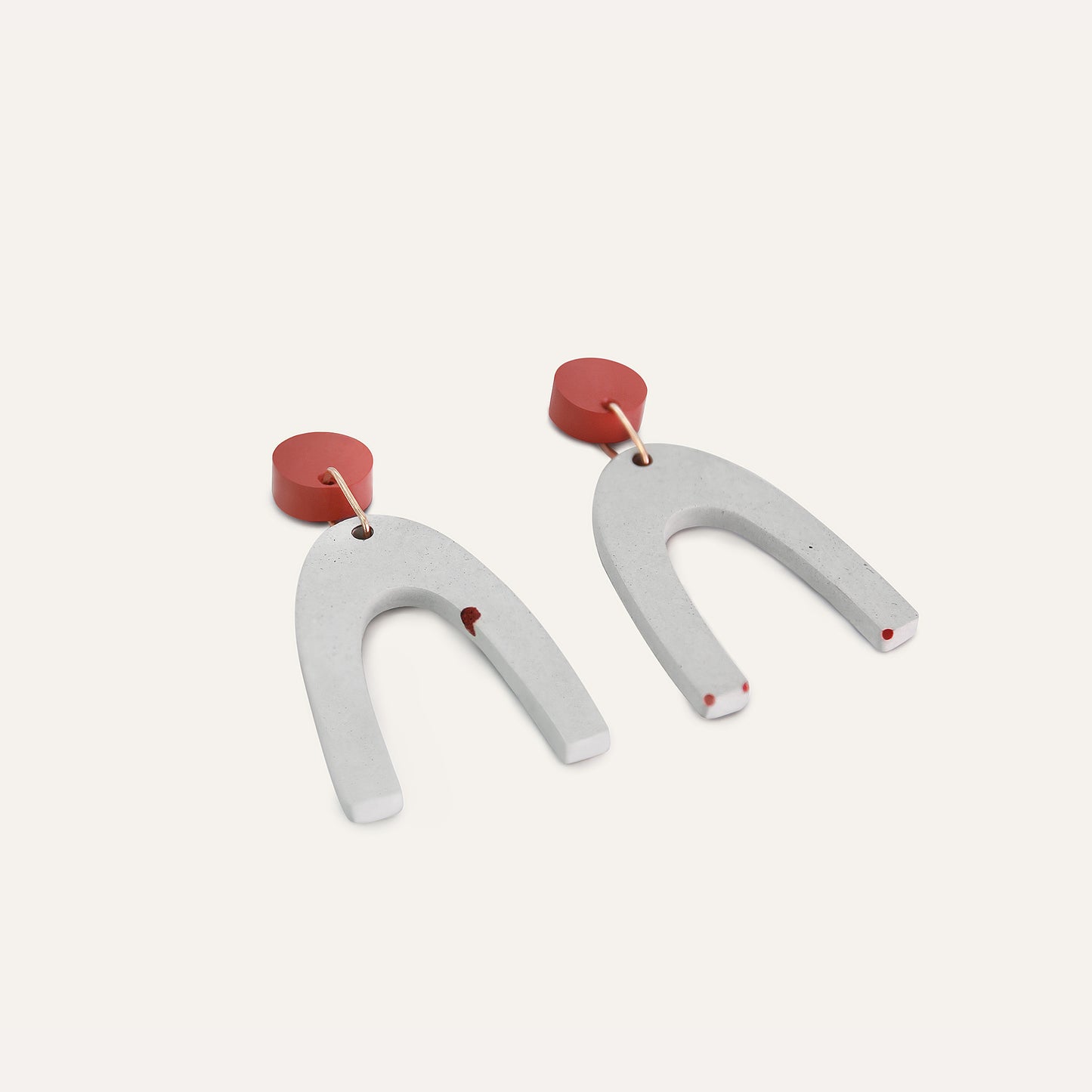 Incurved Arche Earrings Type III - Red/Grey